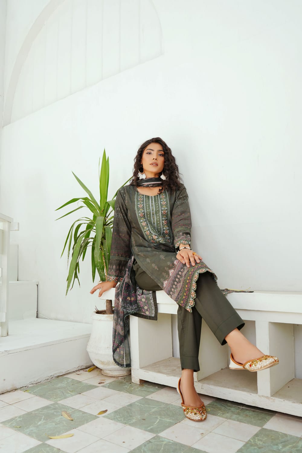 women's embroidered ethnic suit set women's embroidered ethnic suit set