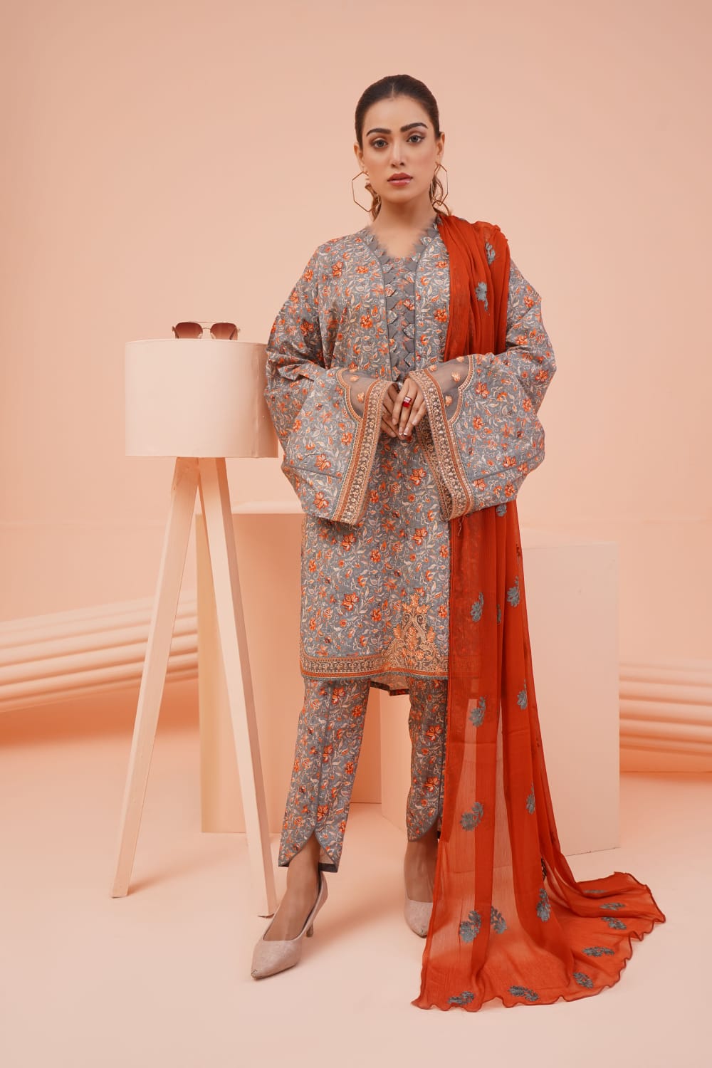 women's embroidered ethnic suit set women's embroidered ethnic suit set